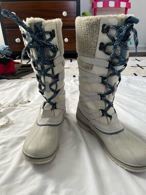 L.L. Bean Cream and Blue Lace-Up Winter Boots with Faux Shearling Cuff
